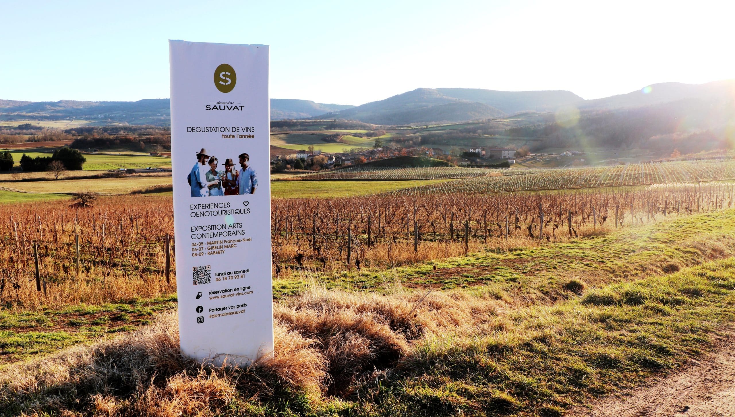 Un panneau du domaine Sauvat marque encore le paysage