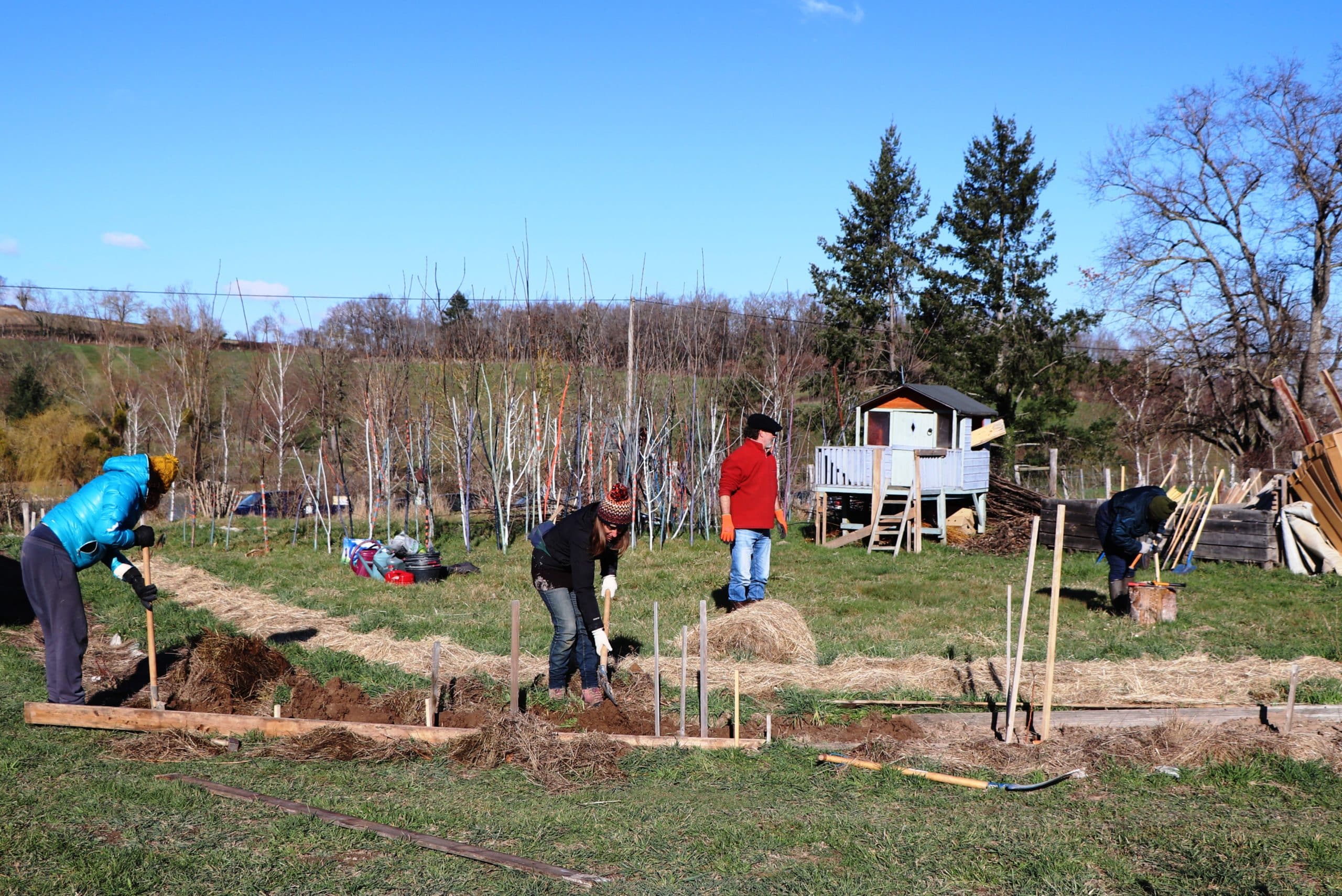 La Cartade, participants sur le chantier de la forêt-jardin