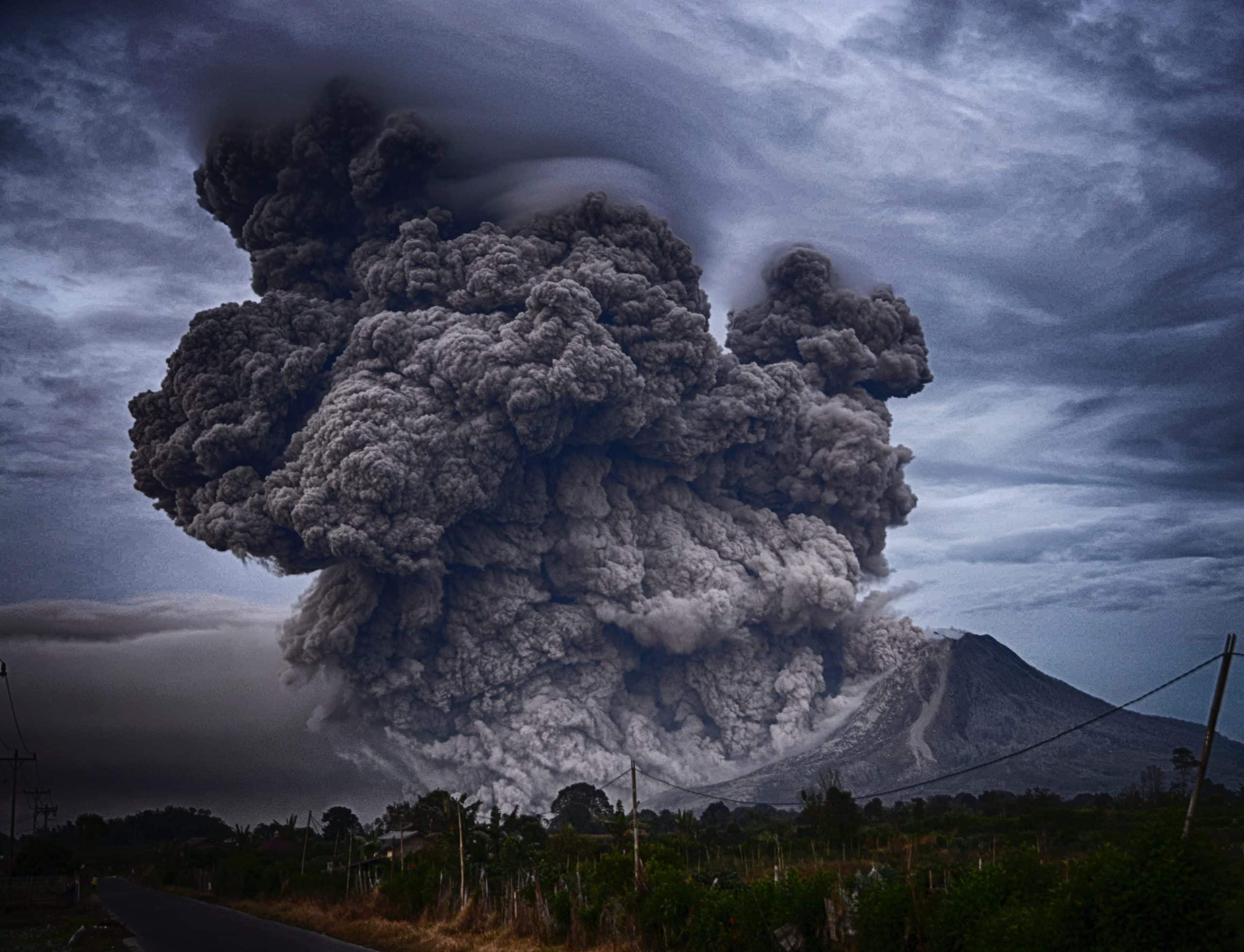 Volcan en éruption