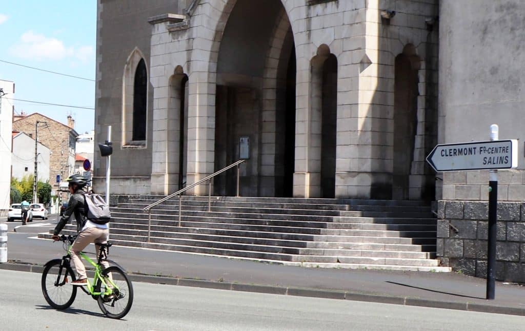 Vélo sur un boulevard de Clermont