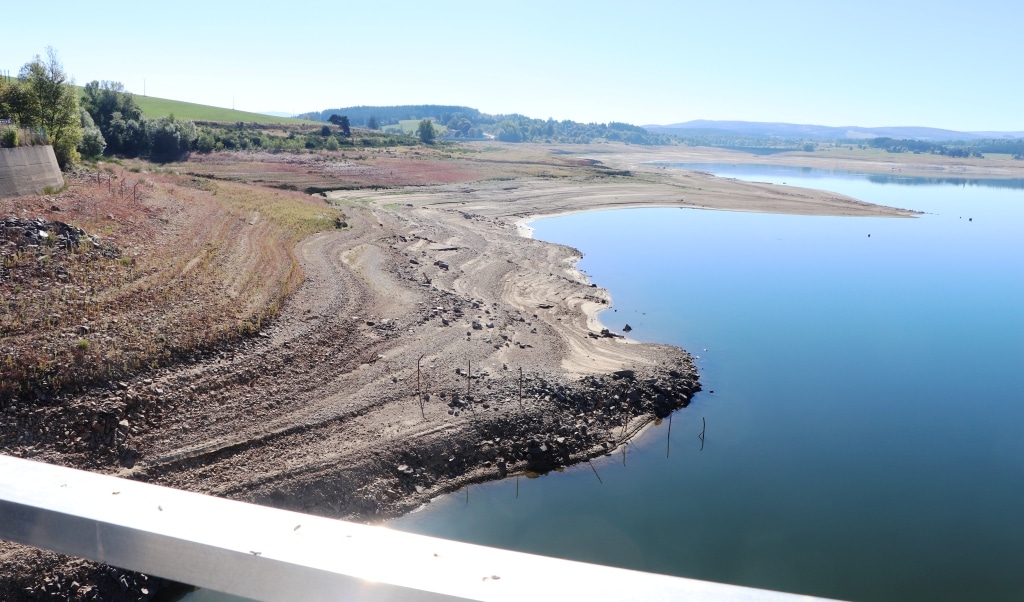 Le lac du barrage et ses berges