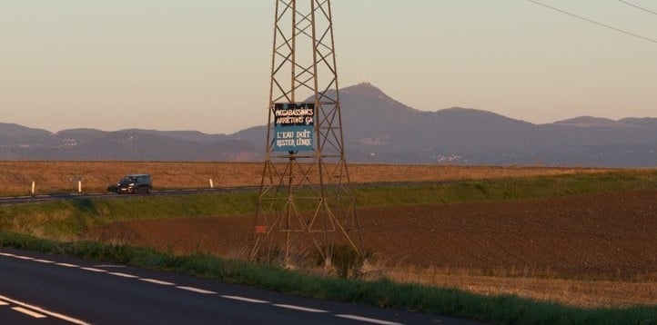 Panneau de mobilisation contre les mégabassines