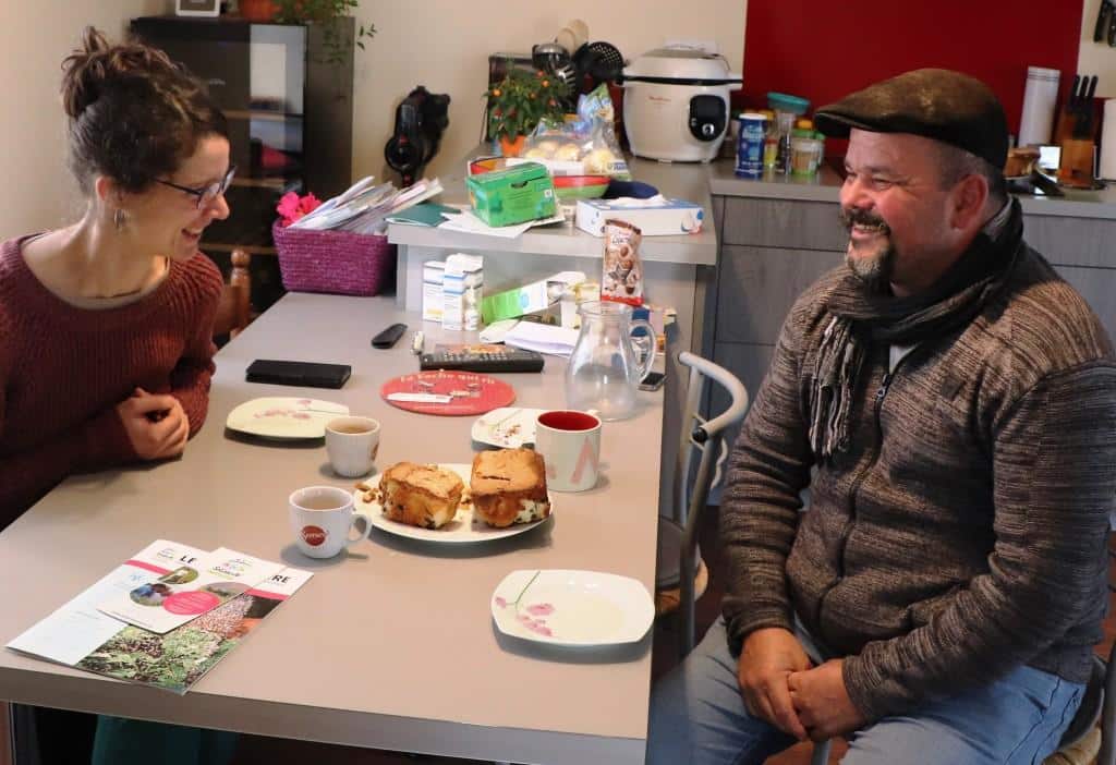 Laure Gaillard et Emmanuel Morand, face à face dans la cuisine d'Emmanuel