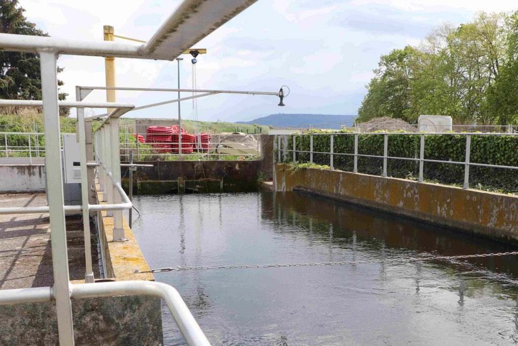 canal de sortie de l'eau de la station d'épuration