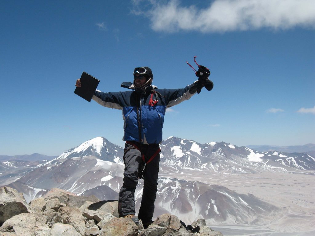 Marc au sommet du volcan Ojos del Salado