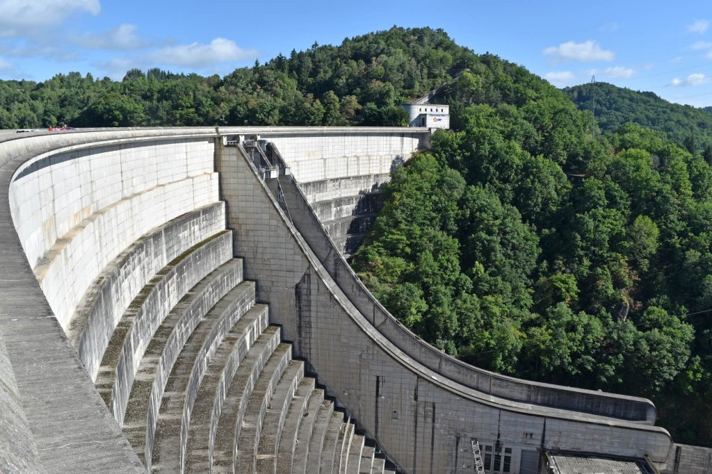 Vue du barrage de Bort
