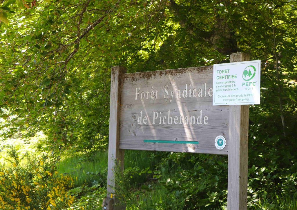 Panneau marquant l'entrée dans une forêt syndicale de Picherande