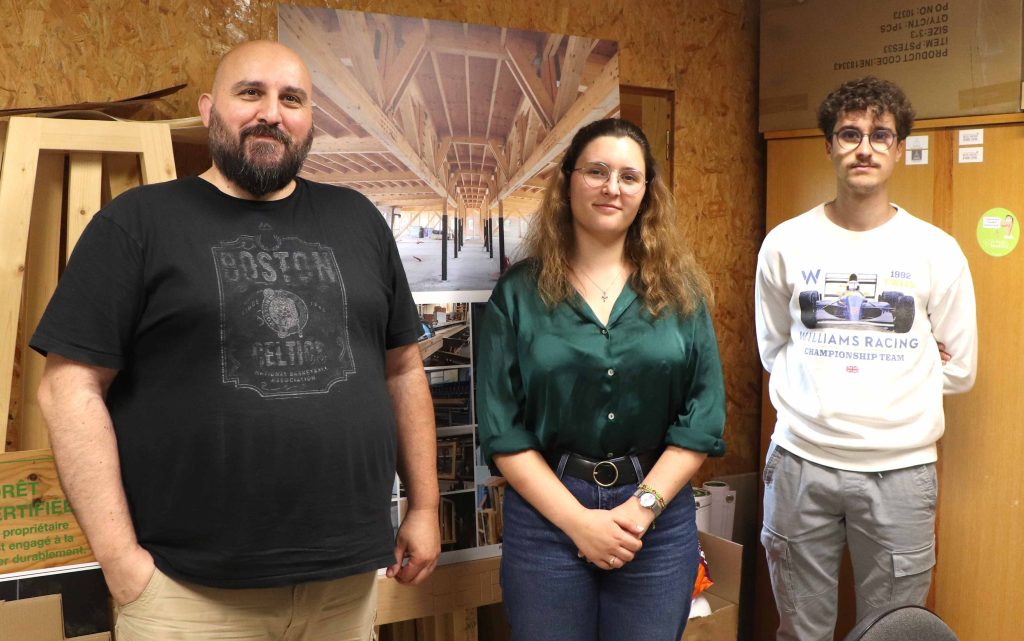 L'équipe salariée de BTMC, dans ses bureaux à Marmilhat