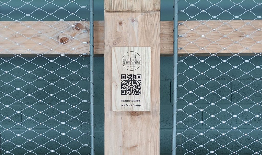 Etiquette bois garantissant la certification, avec QR code
