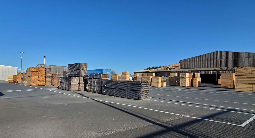 Stocks de planches de la scierie Dubot
