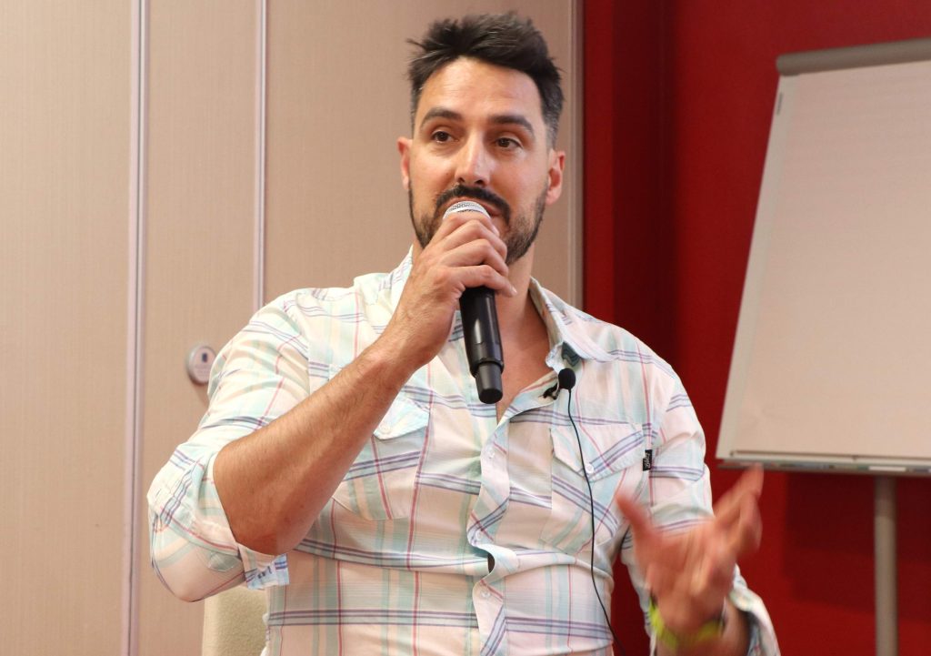 Jean-Jérôme Danton au micro