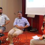 Les intervenants et Claire, l'animatrice, au micro