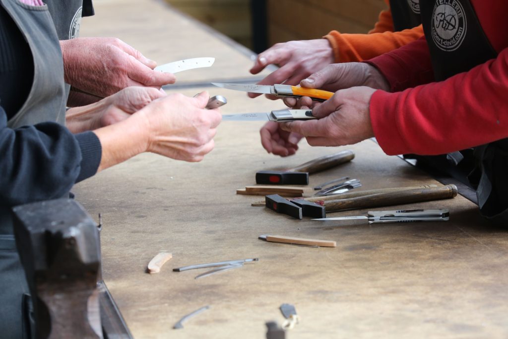 Démonstration de fabrique de couteau