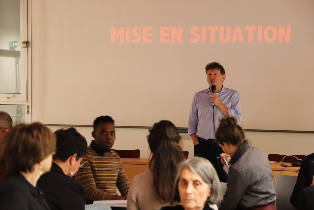 Arthur Keller face aux groupes de l'atelier