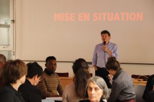 Arthur Keller face aux groupes de l'atelier