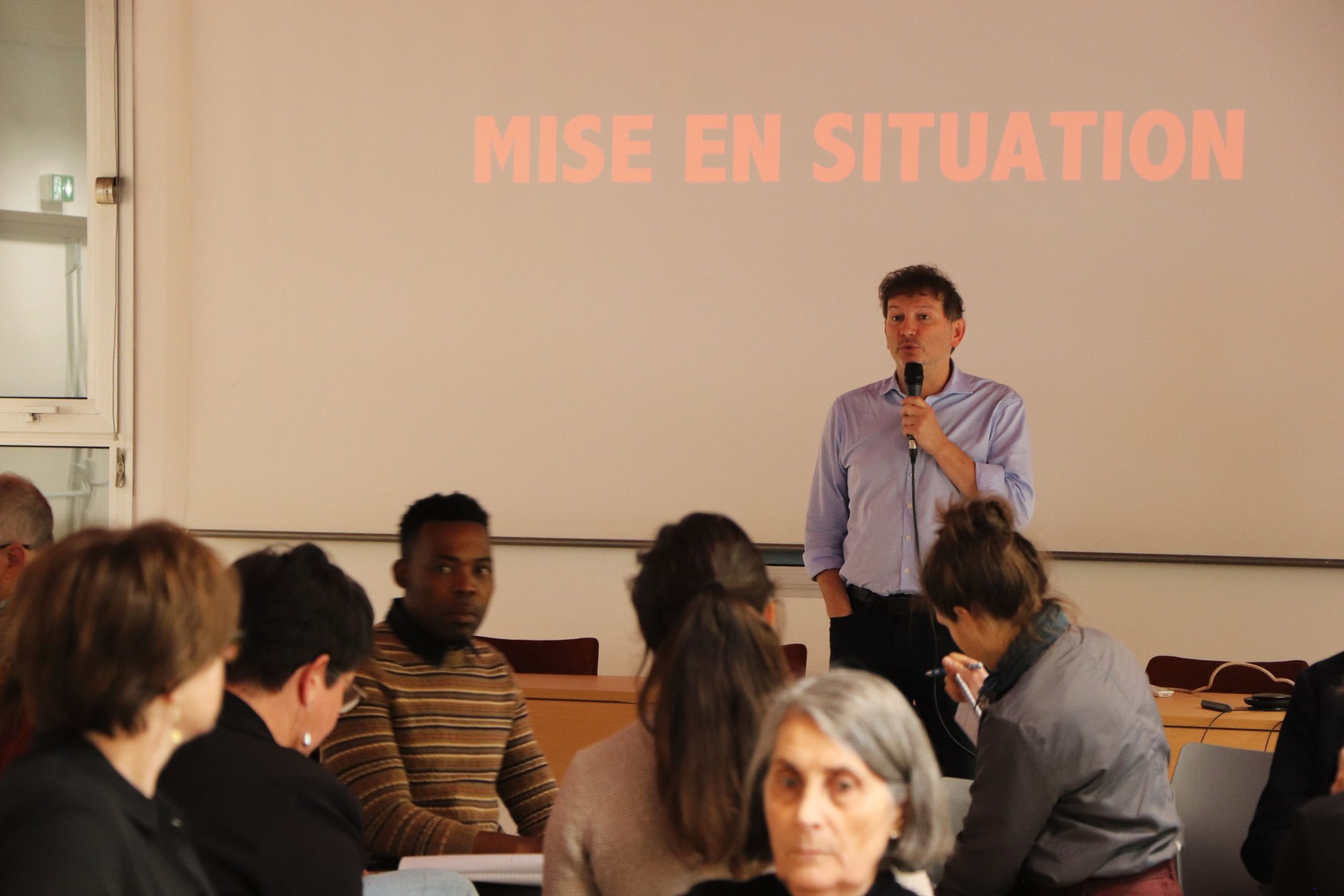 Arthur Keller face aux groupes de l'atelier