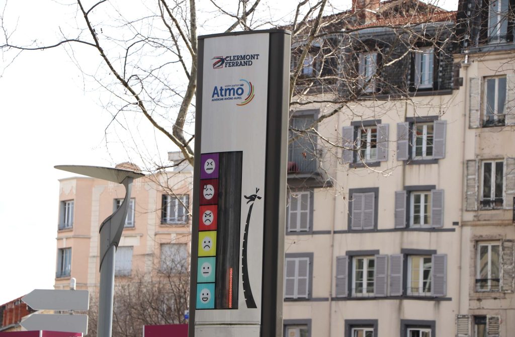 Mesure de la qualité de l'air place Delille à Clermont