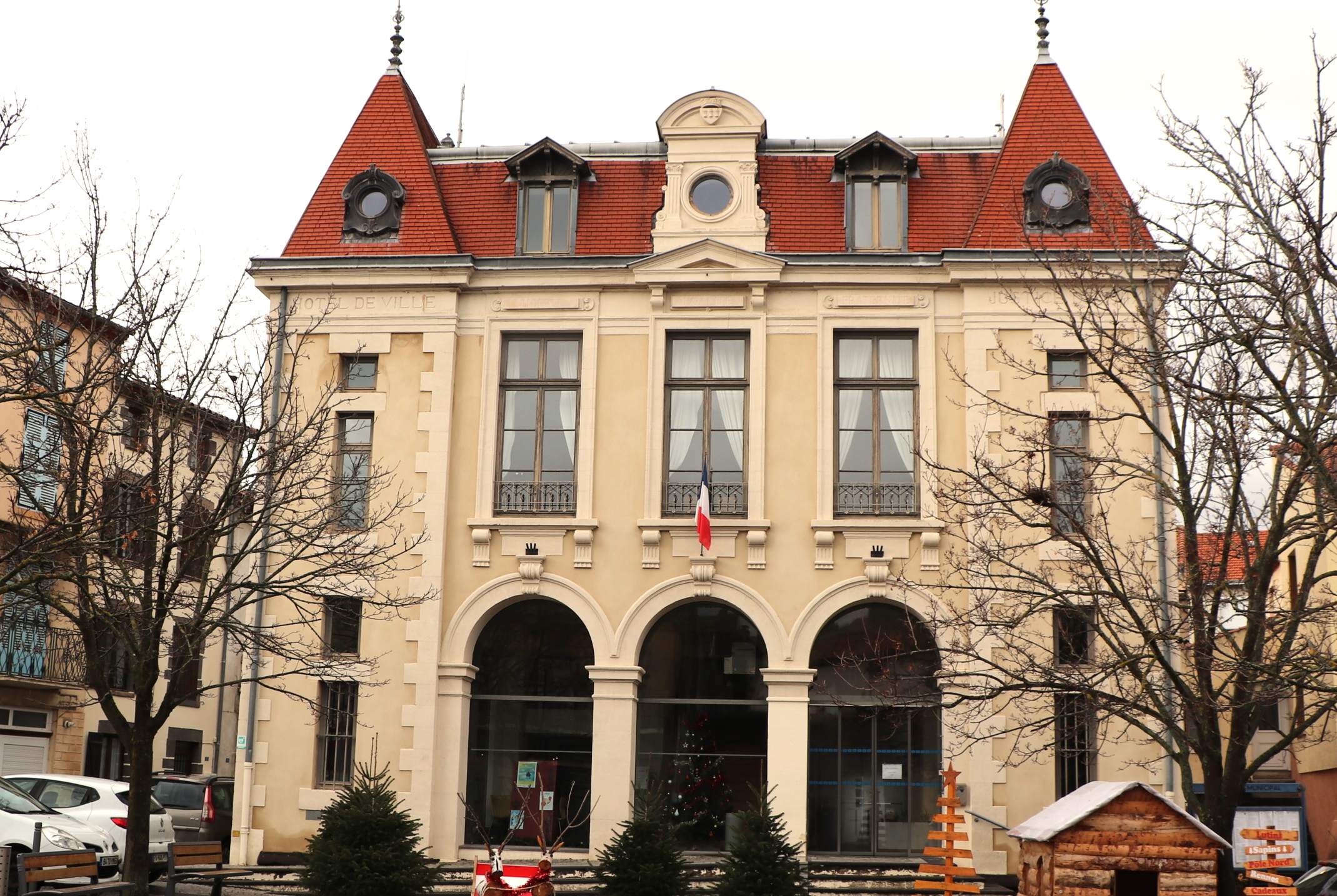 Façade de la mairie de Saint-Amant-Tallende