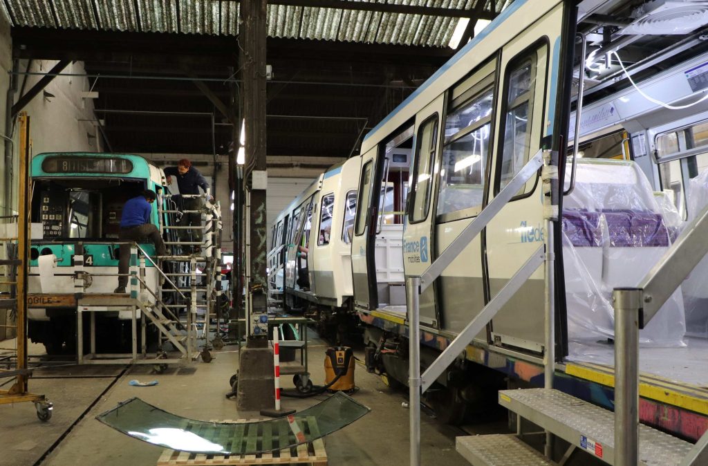 Rames du métro parisien en rénovation